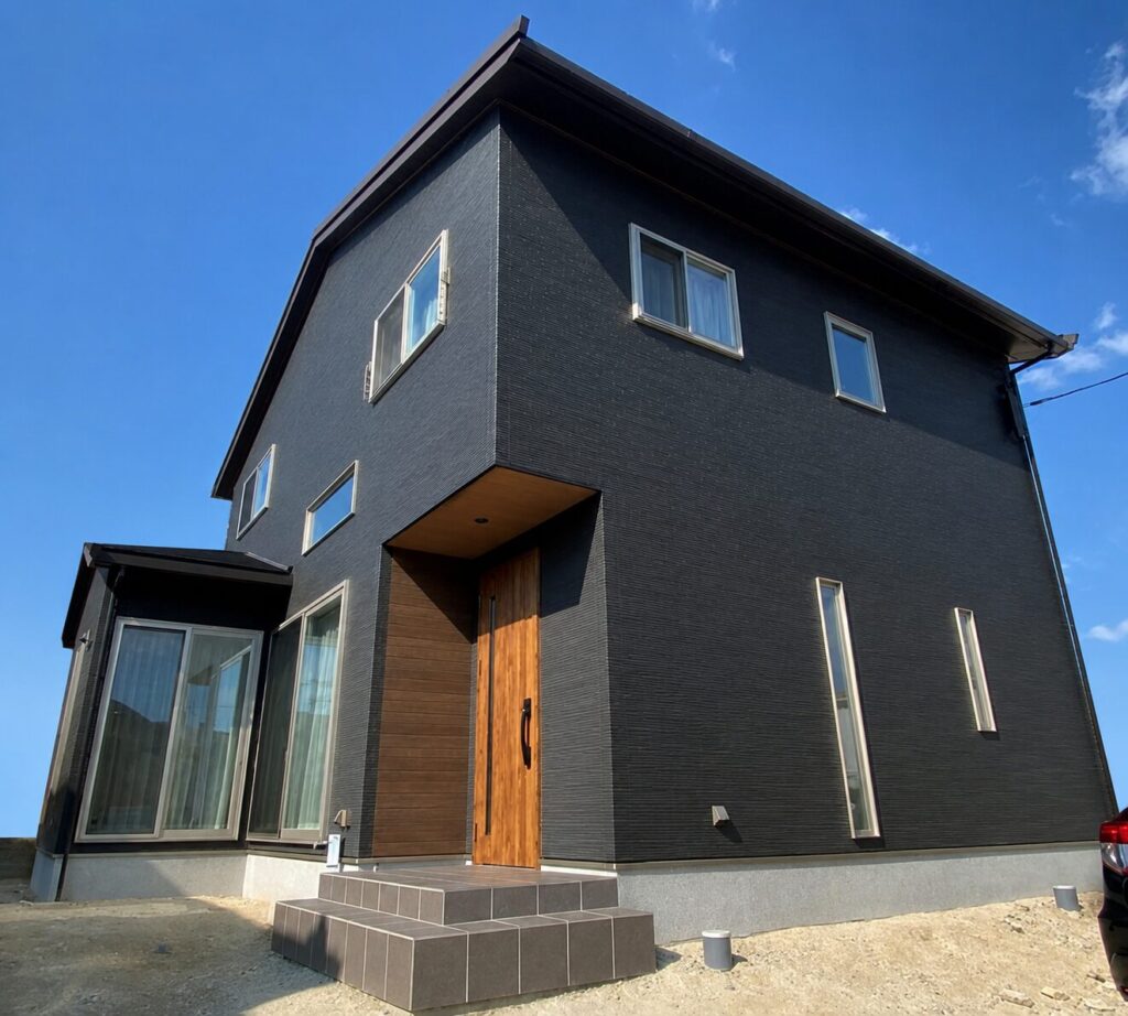 アイ工務店で建てた延床約40坪の2階建ての外観